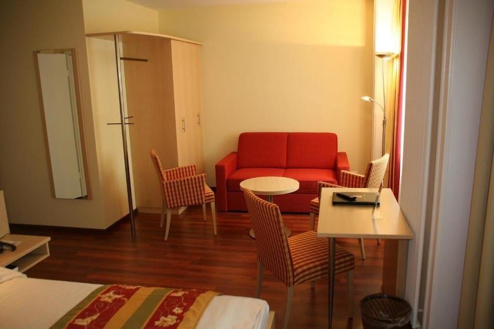 De La Paix Hotel 3*