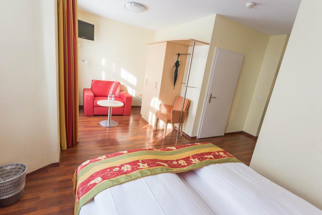 De La Paix Hotel 3*