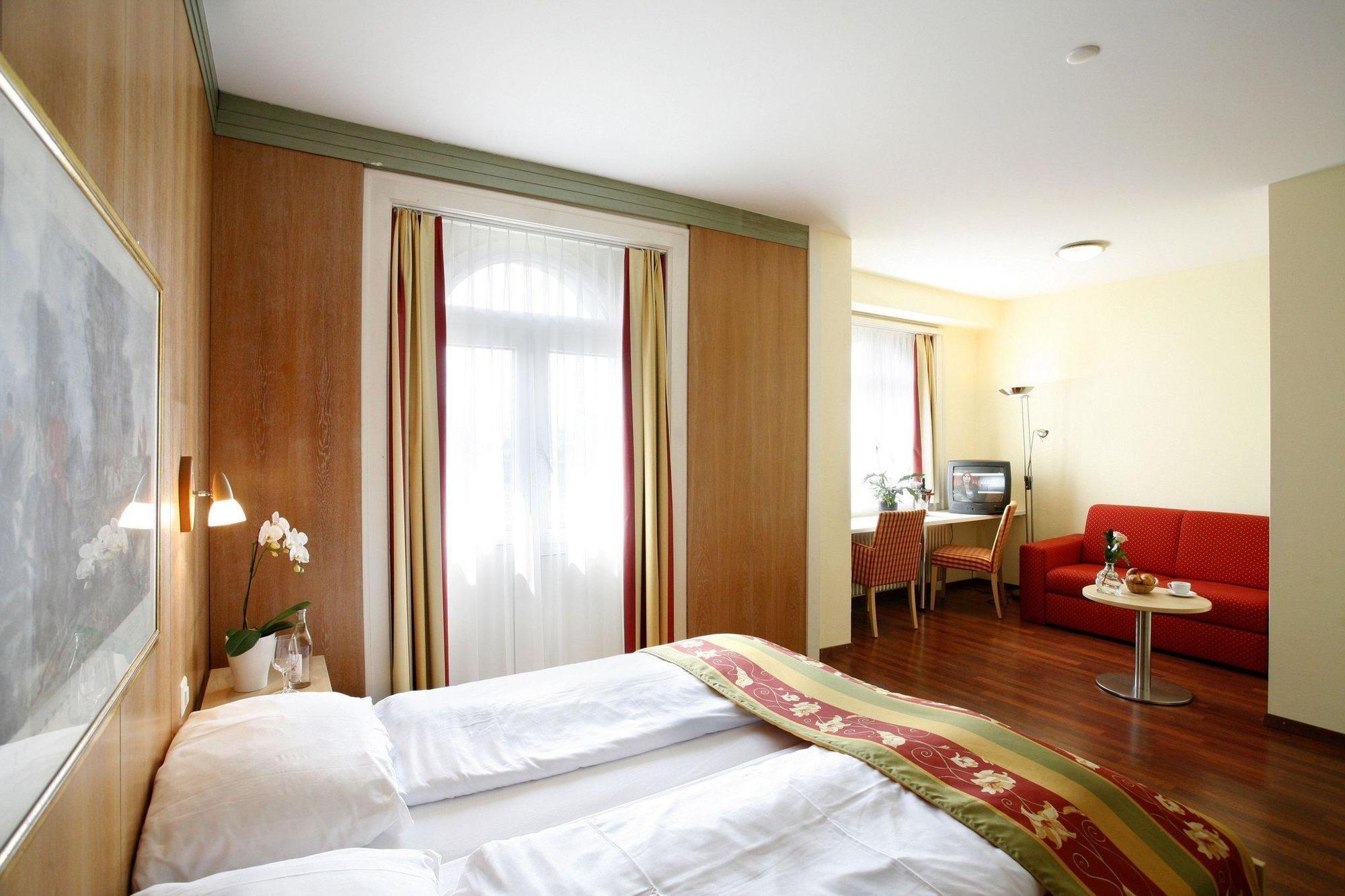 Hotel De La Paix 3*